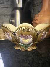 Ancienne jardinière en barbotine " De Bruyn Fives Lille " décor de Pensées 1358