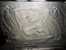 Plateau verre moulé époque art deco 1930 décor oiseaux  37,5 x 22,5 cms