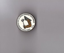 Pin police direction - /,