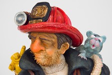 FO84010  FIGURINE METIER LE  POMPIER CASERNE  GUILLERMO  FORCHINO CARICATURE 