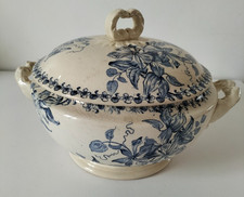 Soupière ancienne en terre de fer – Bordeaux M.G.B. – décor floral bleu