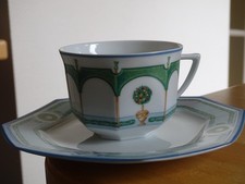 LIMOGES DESHOULIERES PORCELAINE TASSE A THE  JARDINS VERSAILLES  diamètre 8,8 cm