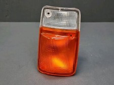 Clignotant / feu de position droit - Nissan Patrol I GR d'aout 1995 à mars 2002