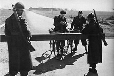 WW2 - Contrôle français à la ligne de démarcation 