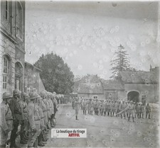 Revue militaire, soldats