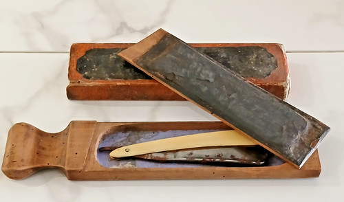 Ancien rasoir coupe - -choux, avec