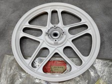 Roue arrière blanche