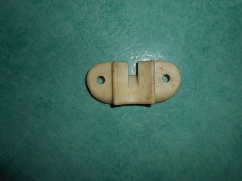 Pièce plastique fixation