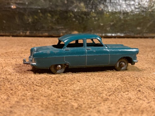 Ancienne voiture miniature