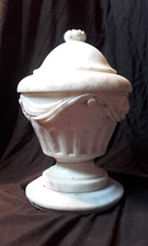 XVIII URNE DE JARDIN EN MARBRE