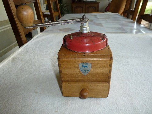 Ancien moulin cafe - ancien, a