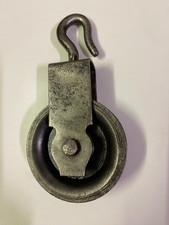 Ancienne  poulie en fer et