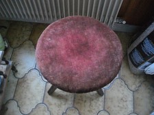 tabouret tournant très ancien costaud chêne massif avec le dessus en velours