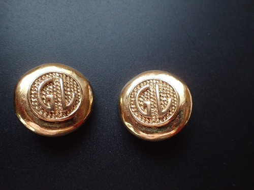 Boucles oreille signées guy - boucles,