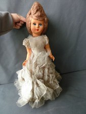 Ancienne poupée en plastique