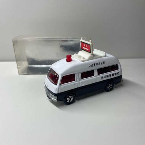 Tomica hobby nissan caravan - s,