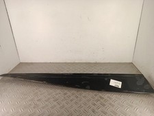 Baguette de porte avant droite