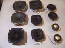 lot de petit hauts parleurs