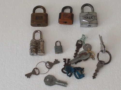 Lot anciens cadenas voir - lot,