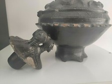 CLAY VASE WITH LID CHARACTER. VASE EN ARGILE AVEC COUVERCLE SCULPTÉE PERSONNAGE 