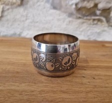 BEAU ROND DE SERVIETTE EN