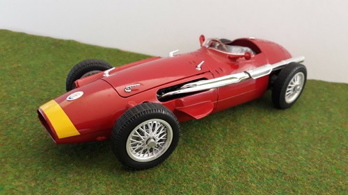 Maserati 250 rouge 16 - ,