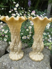 2 VASES CORNETS EN OPALINE BEIGES VALLERYSTHAL/PORTIEUX ECREVISSE RARES 20,5CM