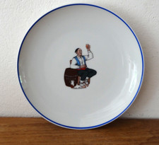 Rare Assiette en Faïence à Décor d'Homme Basque Buvant Signée José Arrué