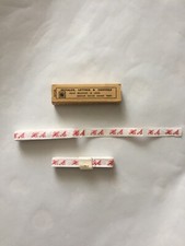 Initiales, lettres HA brodées