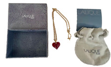 Collier pendentif coeur Lalique rouge
