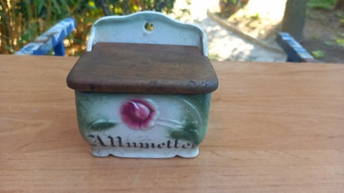 Ancienne boite porte - ,