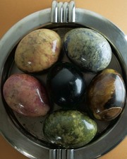 Lot de 6 œufs en pierre