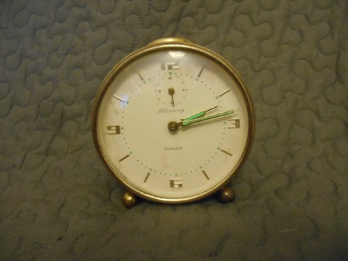 Ancien réveil mécanique - ,