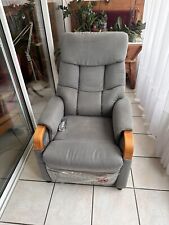 Fauteuil Médicalisé avec Fonction d’Aide au Relevage