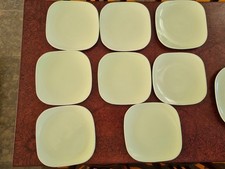 Assiettes en Gien vert pâle, service à dessert, 8 assiettes et 1 plat à gâteaux,