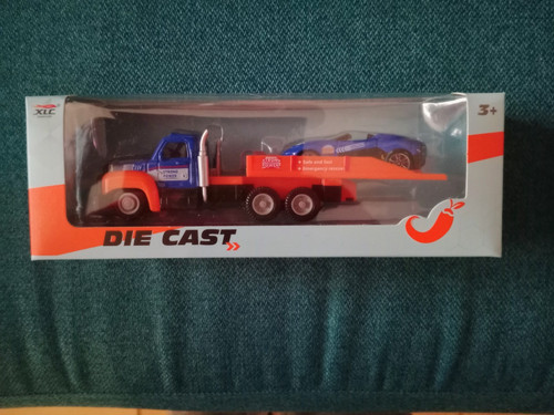 Camion depanneuse avec voiture - depanneuse,