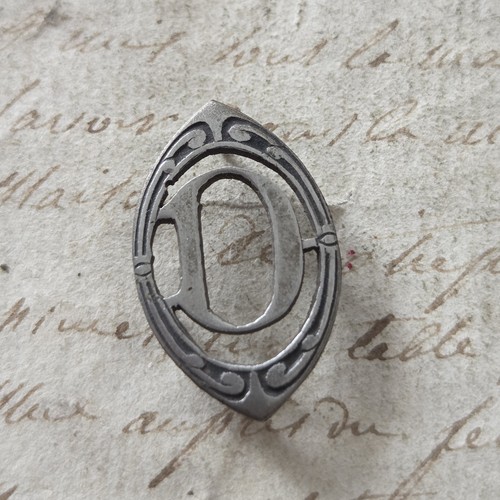 Monogramme lettre métal - d,