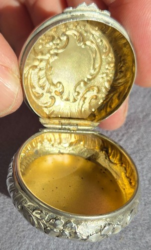 Pendentif boîte à - ", pilule