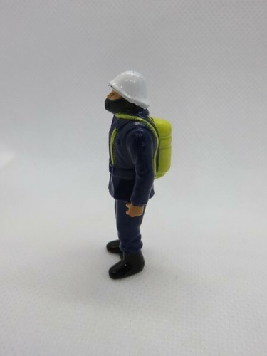 192 figurine pompier avec - 192,