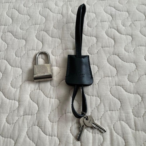 Authentique clé cadenas