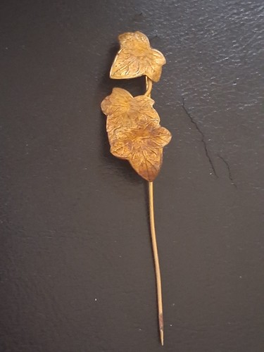 Rare broche épingle feuilles