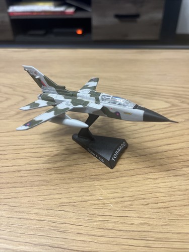 Avions militaires del - militaires,