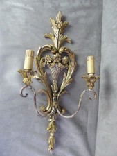 BELLE APPLIQUE DEUX FEUX, ancienne, en bois sculpté et stuc doré.