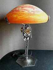 DAUM et Edmond GAUTHIER, GRANDE LAMPE FER FORGE ET VERRE NUAGE, signé.