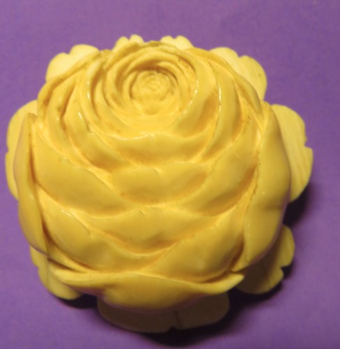 Broche bakelite beige ancienne - bakelite,