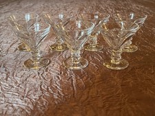 7 petits verres à digestif en