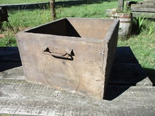 Ancienne caisse garage bidon huile