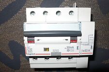 DISJONCTEUR DIFFERENTIEL 4POLE 32A 30mA TYPE AC LEGRAND 411189 SORTI AUTO 406301