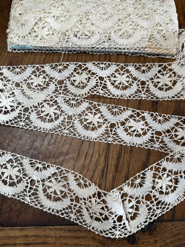 Dentelle ancienne - -,
