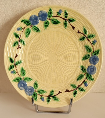 Assiette sur piédouche coupe